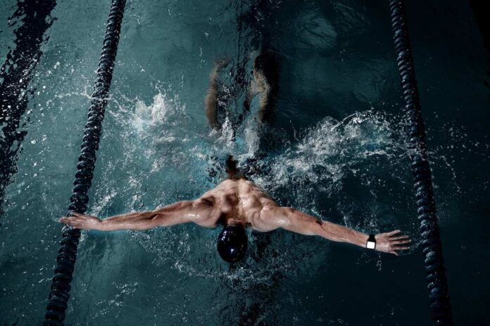 Sportsman,Swims,In,A,Swimming,Pool