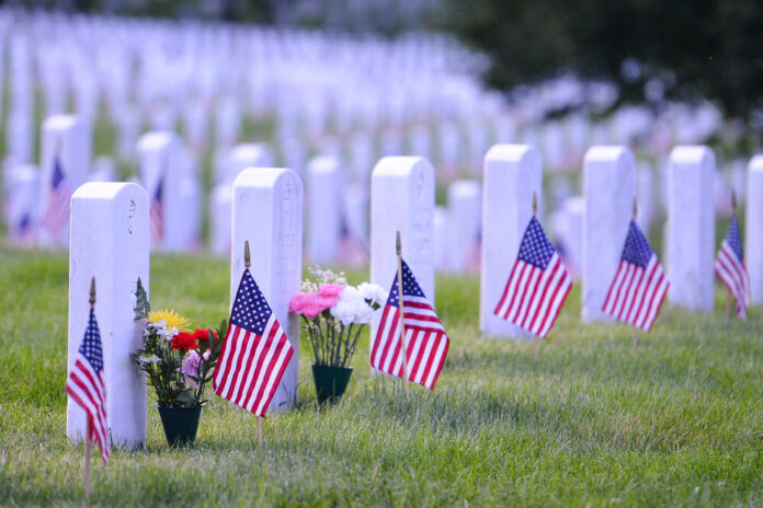 Arlington,National,Cemetery,With,A,Flag,Next,To,Each,Headstone