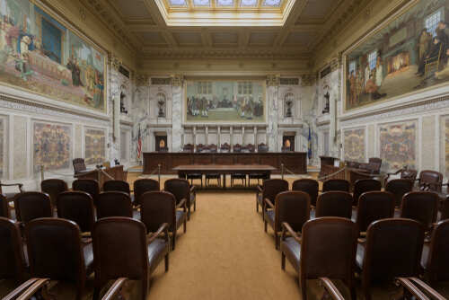 Madison,,Wisconsin,,Usa:,November,13,,2017:,Wisconsin,State,Supreme,Court Interior view of a courtroom with wooden benches and large murals